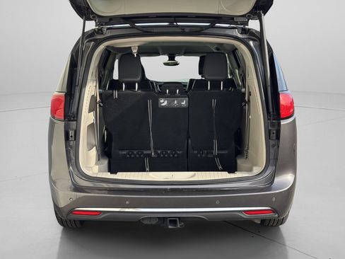 Used 2017 Chrysler Pacifica Touring-L Plus image 6