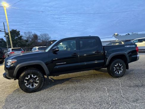 Used 2017 Toyota Tacoma TRD Off-Road w/ Tow Package (A/T) image 28