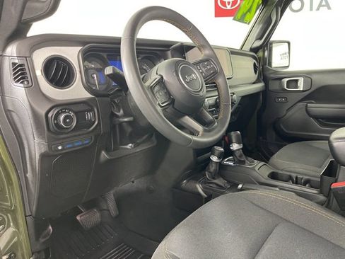 Used 2024 Jeep Wrangler Unlimited image 2