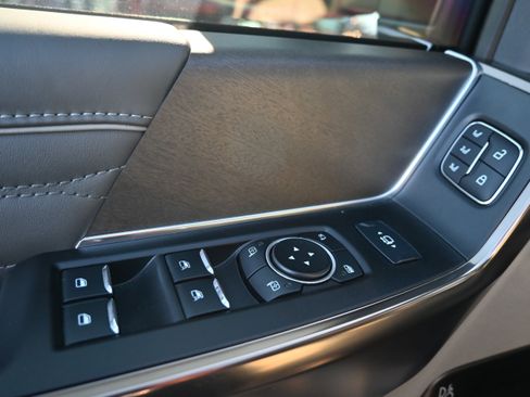 Used 2025 Ford F450 Platinum w/ Platinum Plus Package image 18