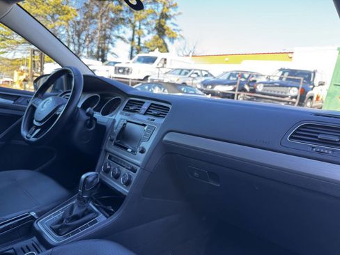 Used 2015 Volkswagen Golf SE image 15