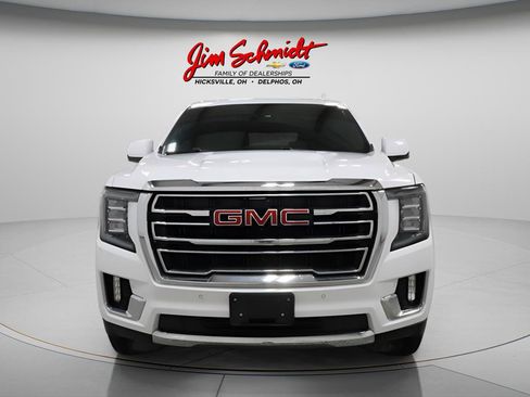 Used 2024 GMC Yukon XL SLT w/ SLT Premium Package AWD/4WD image 3