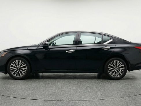 Used 2025 Nissan Altima 2.5 SV image 5