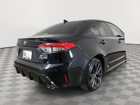 Used 2023 Toyota Corolla SE w/ SE Package image 10
