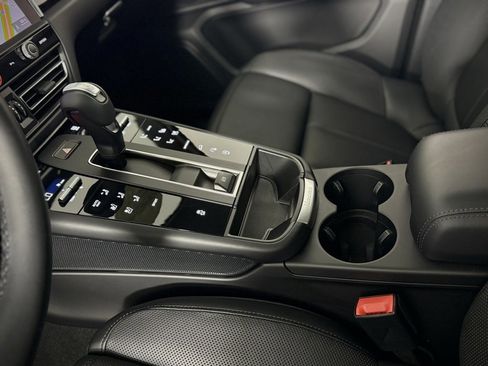 Used 2024 Porsche Macan image 24