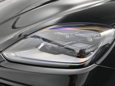 Certified 2026 Porsche Cayenne AWD/4WD image 35