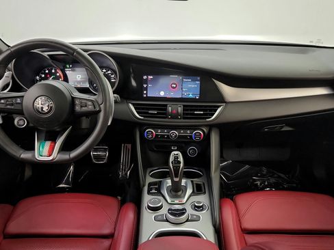Used 2023 Alfa Romeo Giulia Veloce RWD image 21
