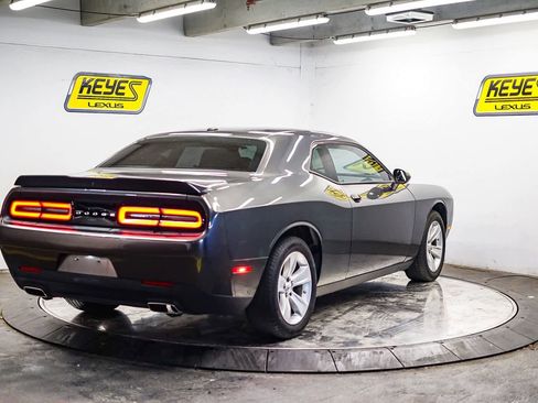Used 2023 Dodge Challenger SXT image 4