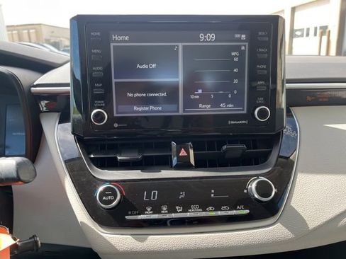 Used 2022 Toyota Corolla LE FWD image 21