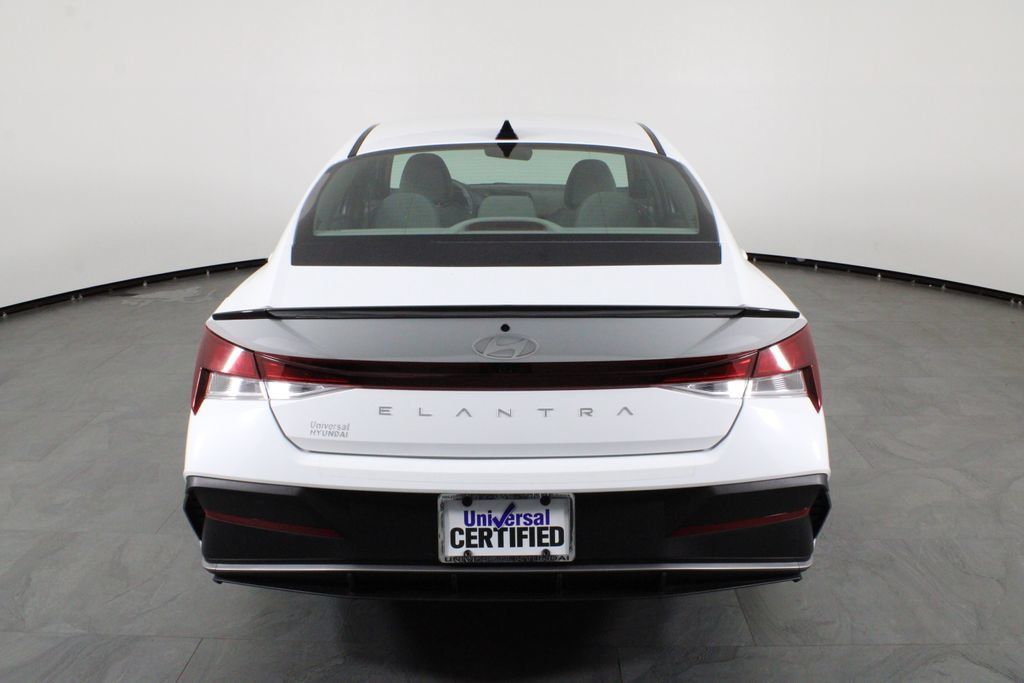 Certified 2025 Hyundai Elantra Sport FWD image 11