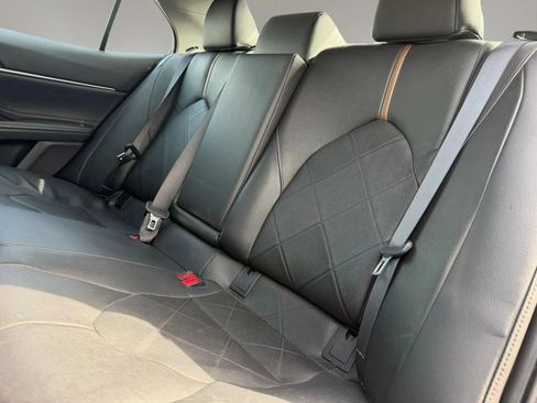 Used 2018 Toyota Camry XLE FWD image 13