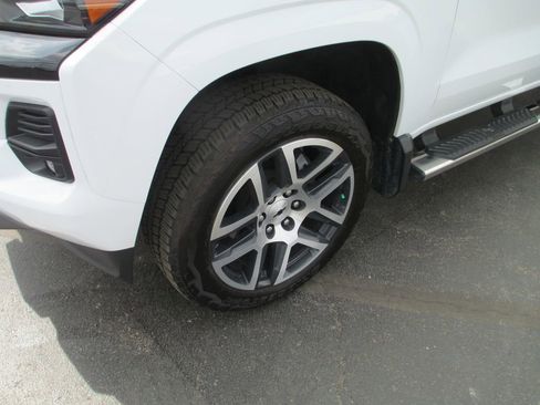 Used 2024 Chevrolet Colorado Z71 w/ Z71 Convenience Package 2 image 14