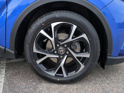 Used 2021 Toyota C-HR XLE FWD image 11