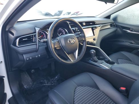 Used 2020 Toyota Camry SE image 11