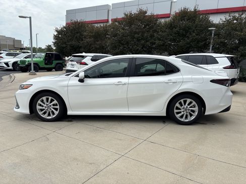 Used 2024 Toyota Camry LE w/ Convenience Package FWD image 7