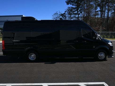 Used 2024 Mercedes-Benz Sprinter 3500 image 24