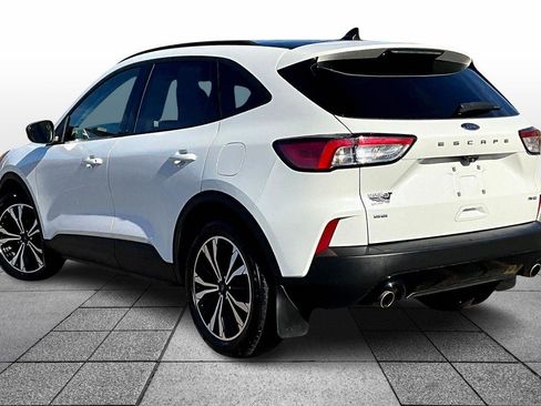 Used 2022 Ford Escape SE w/ SE Sport Appearance Package image 2