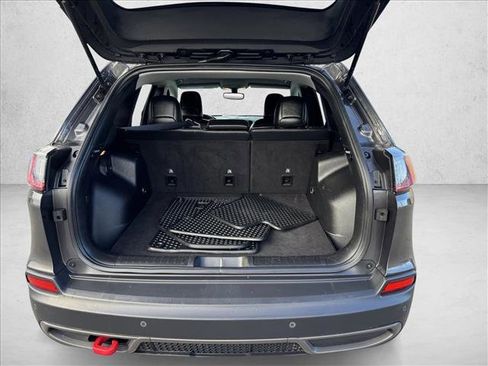 Used 2019 Jeep Cherokee Trailhawk w/ Cold Weather Group image 8