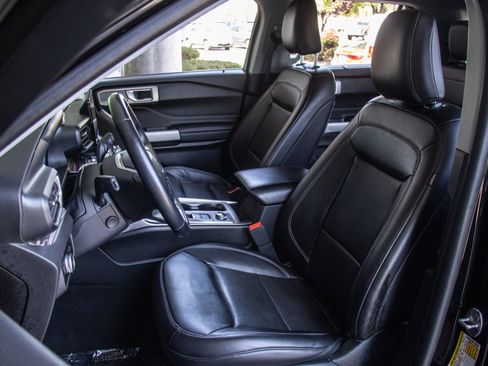 Used 2023 Ford Explorer Limited w/ Equipment Group 301A image 10