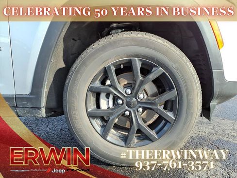 Certified 2024 Jeep Grand Cherokee Altitude image 9