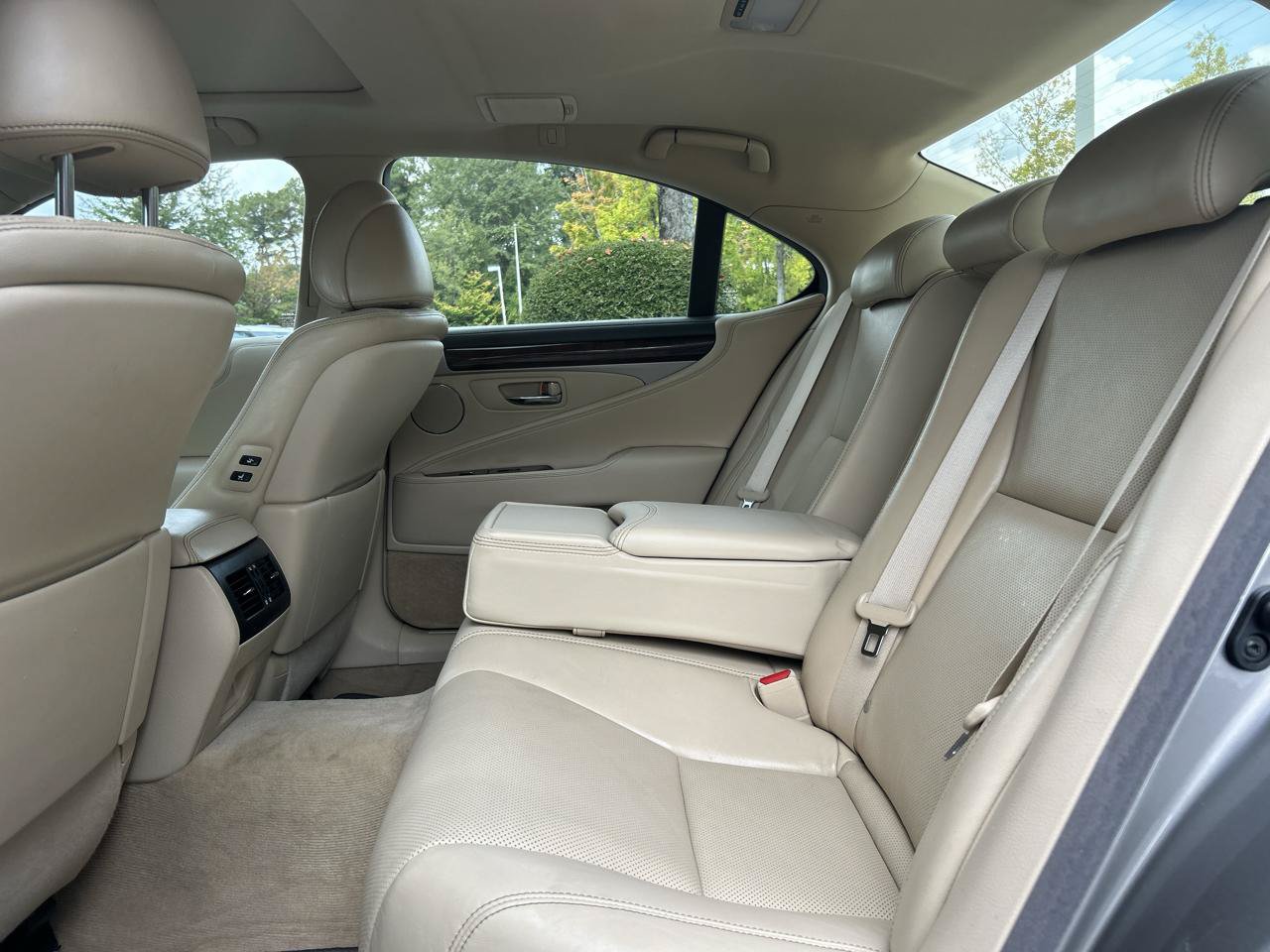 Used 2017 Lexus LS 460 w/ Comfort Package RWD image 16