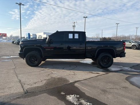Used 2025 Chevrolet Silverado 2500 ZR2 image 9