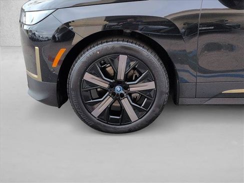 Used 2024 BMW iX xDrive50 AWD/4WD image 25