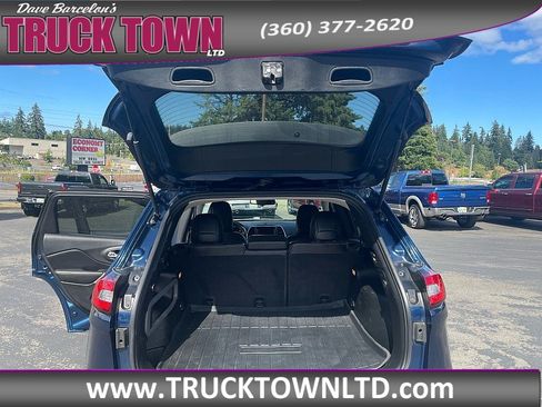 Used 2018 Jeep Cherokee Latitude Plus AWD/4WD image 11
