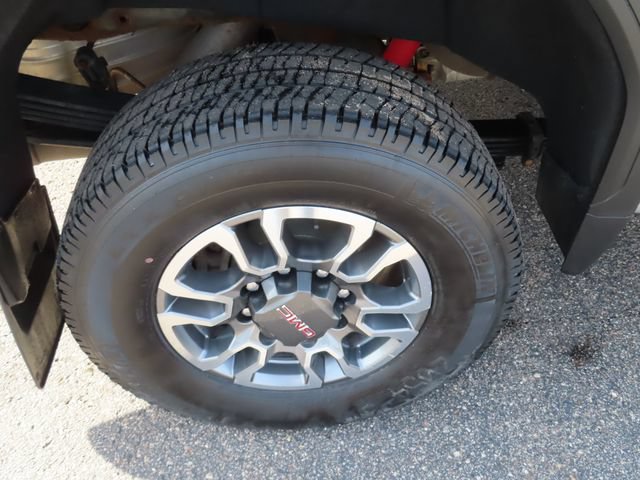 Used 2022 GMC Sierra 2500 SLT w/ X31 Off-Road Package AWD/4WD image 14