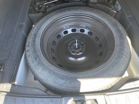 Used 2018 Jaguar F-PACE Premium image 9