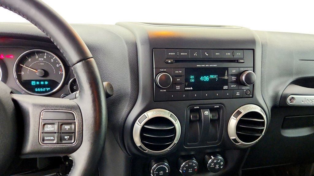 Used 2016 Jeep Wrangler Sahara w/ Connectivity Group AWD/4WD image 18