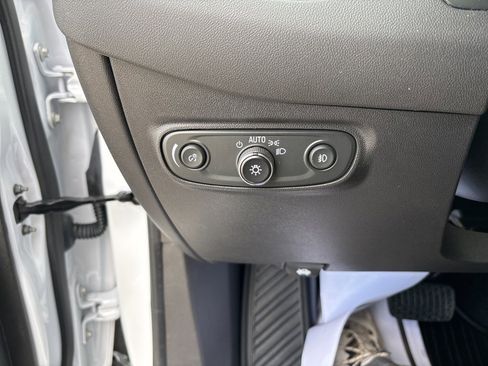 Used 2024 Chevrolet Equinox Premier image 19