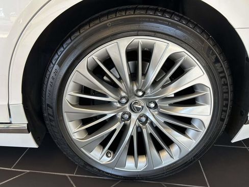 Used 2022 Lexus LS 500 w/ Interior Upgrade Package RWD image 7
