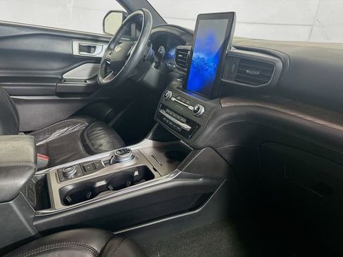 Used 2020 Ford Explorer Platinum w/ Premium Technology Package image 32