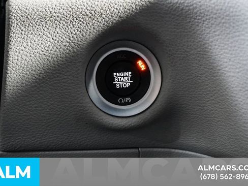 Used 2024 Chrysler Pacifica Select image 28