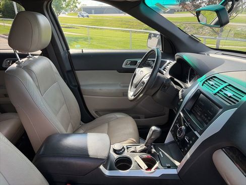Used 2014 Ford Explorer Limited w/ Equipment Group 301A AWD/4WD image 15