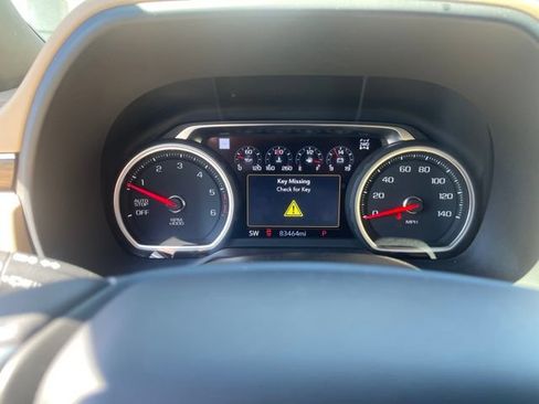 Used 2021 Chevrolet Suburban Premier w/ Premium Package AWD/4WD image 4