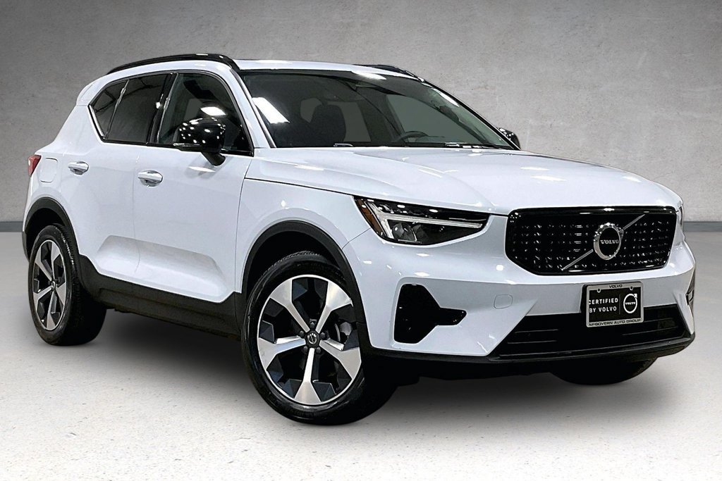 Certified 2024 Volvo XC40 B5 Core AWD/4WD image 3