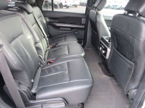 Used 2020 Ford Expedition XLT image 19