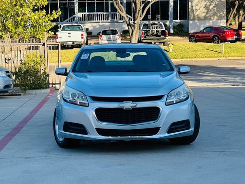 Used 2016 Chevrolet Malibu LT image 2