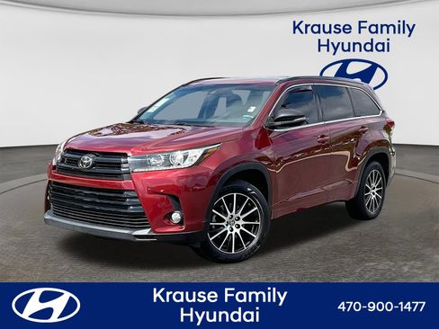 Used 2018 Toyota Highlander SE FWD image 3