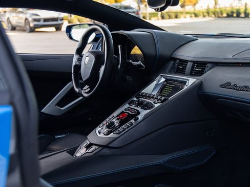 Used 2018 Lamborghini Aventador S image 43