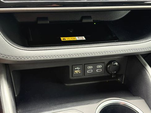 Used 2023 Toyota Highlander XLE FWD image 16