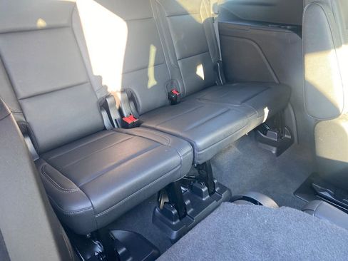 Used 2022 Chevrolet Tahoe Z71 w/ Luxury Package image 16