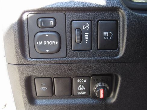 Certified 2020 Toyota 4Runner SR5 image 31