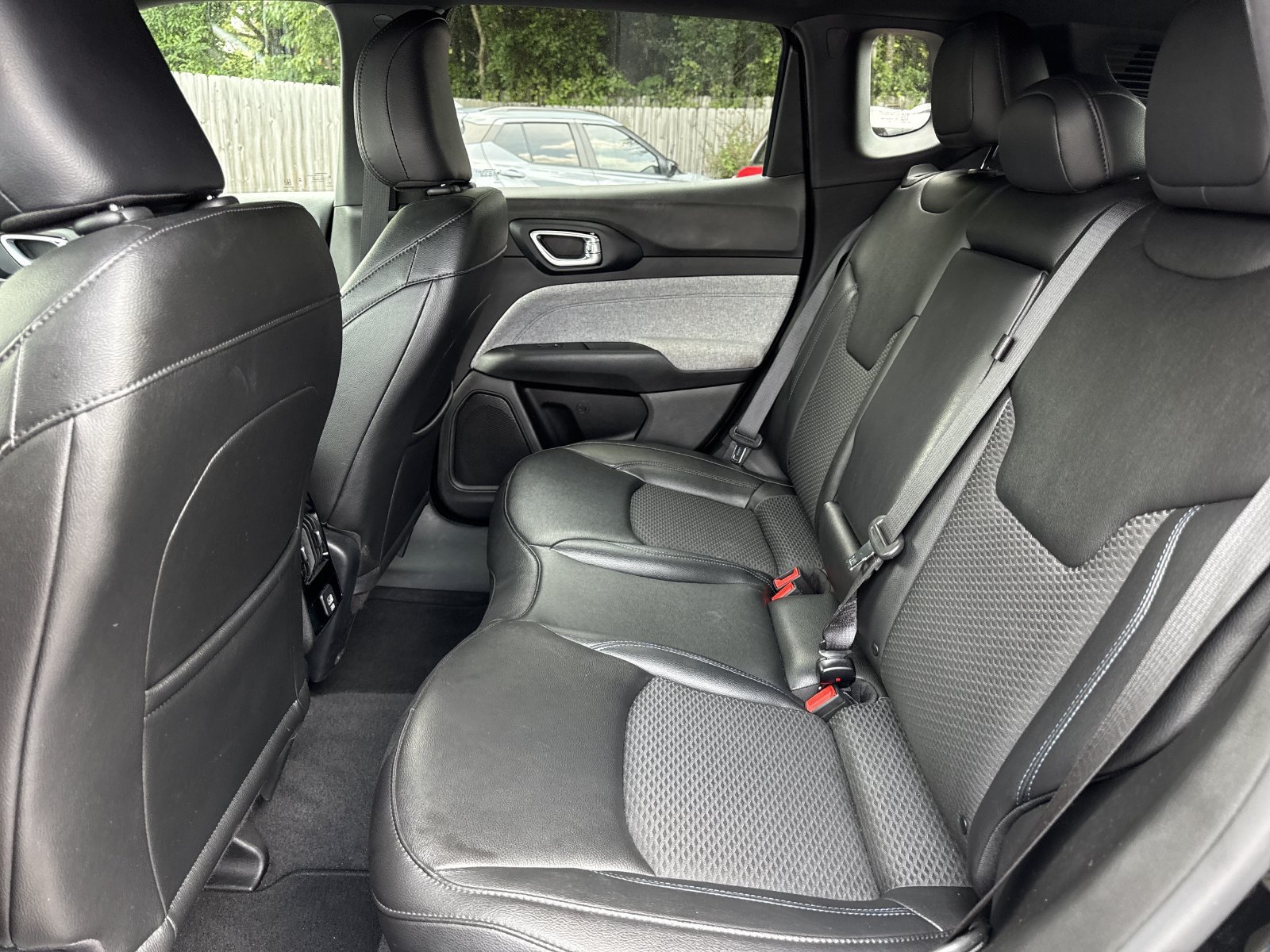 Used 2024 Jeep Compass Latitude AWD/4WD image 11