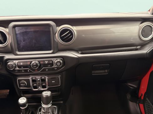 Used 2018 Jeep Wrangler Unlimited Sahara w/ Uconnect 4C Nav & Sound Group AWD/4WD image 47