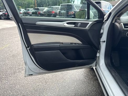 Used 2019 Ford Fusion SE w/ Equipment Group 151A FWD image 20