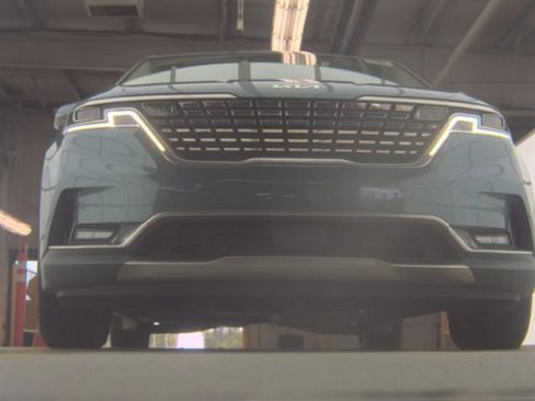 Used 2024 Kia Carnival SX Prestige FWD image 3