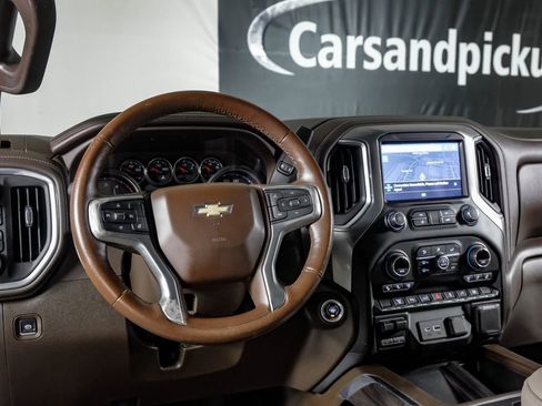 Used 2022 Chevrolet Silverado 3500 LTZ w/ LTZ Convenience Package image 16